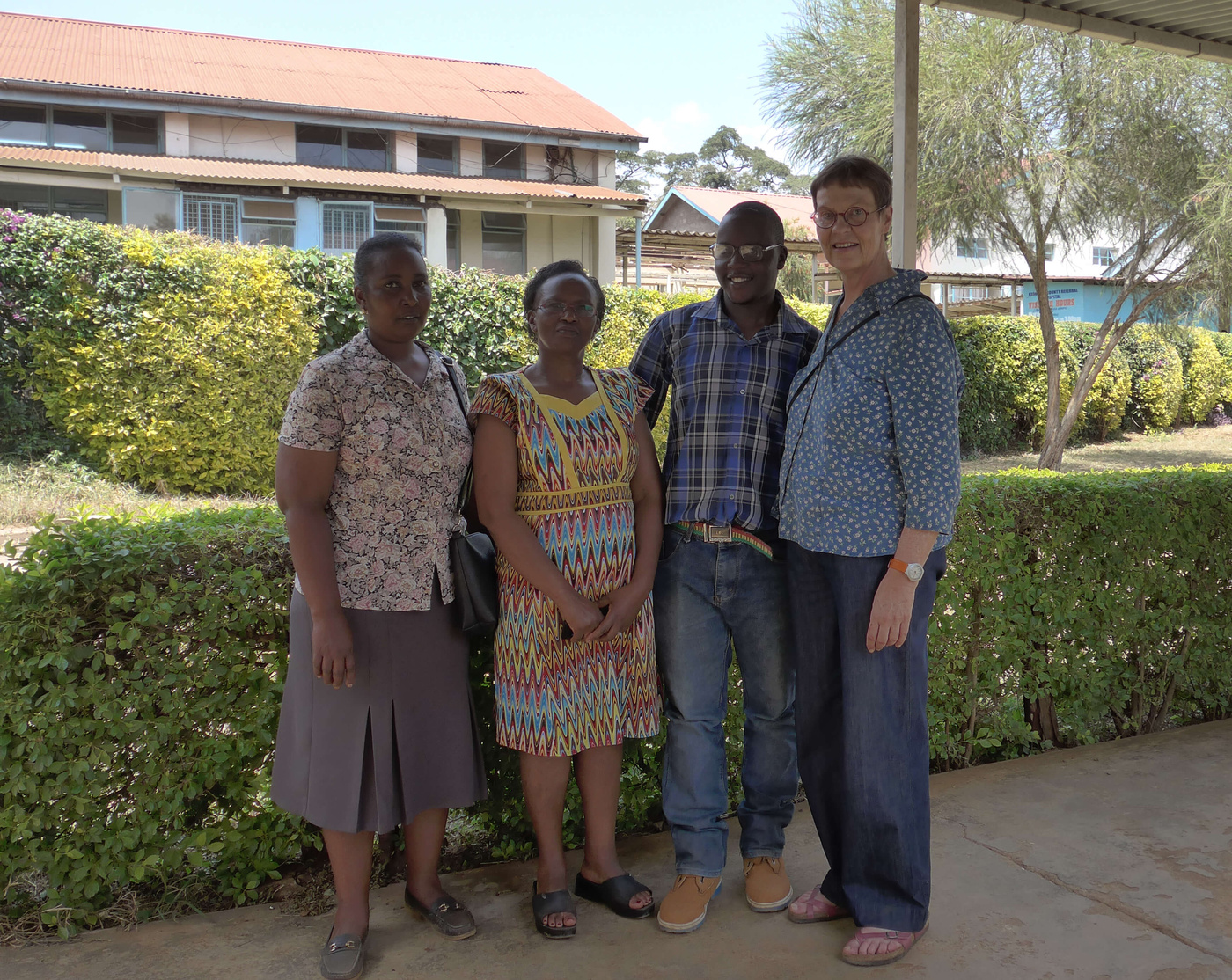 Victor, seine Mutter, Dr. Njuguna und Frau Paschke